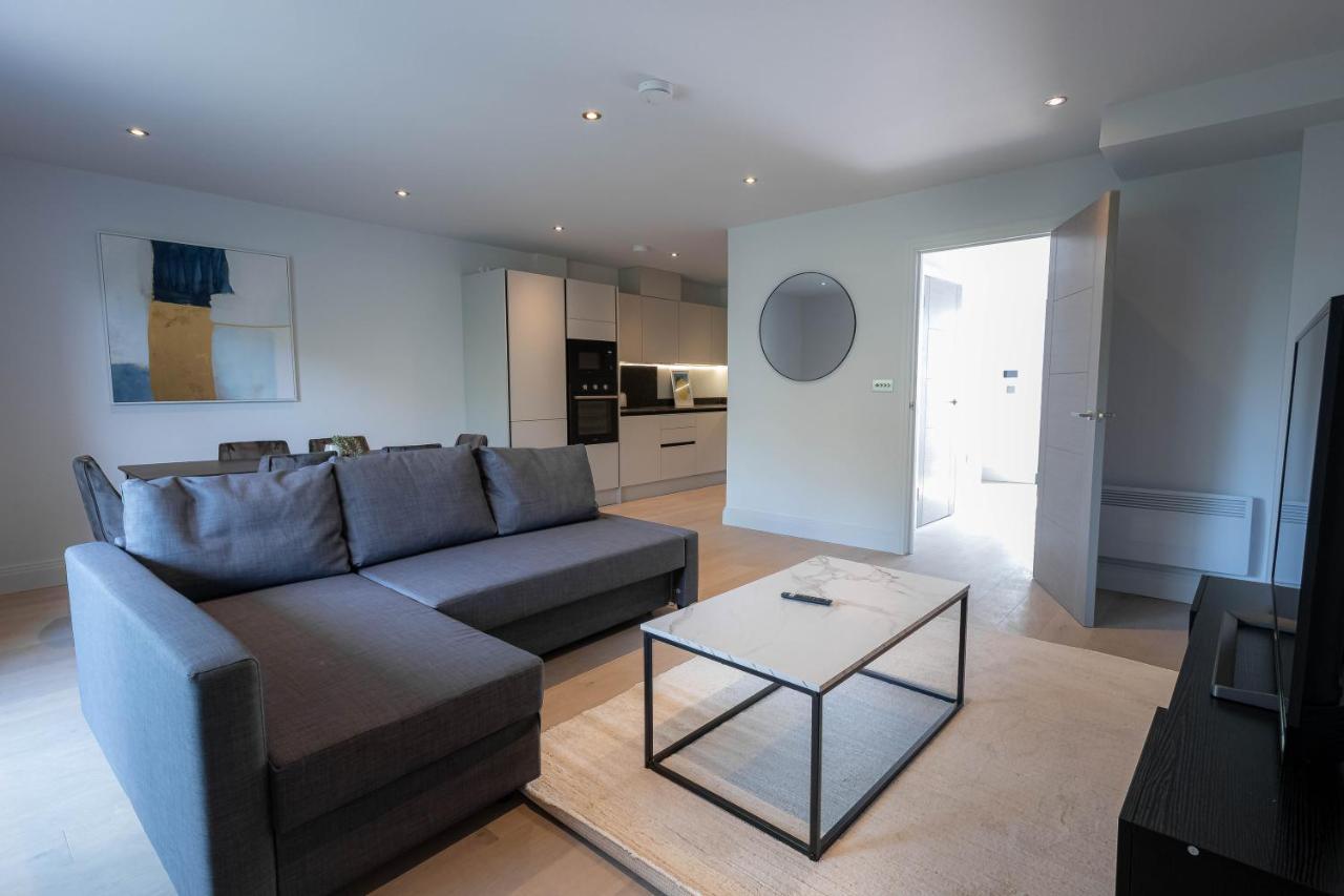 Stylish Apartments With Balcony For Upper Apartments & Free Parking In A Prime Location - Five Miles From Heathrow Airport Uxbridge Exteriör bild